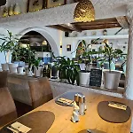 Contel 4* Κόμπλεντς