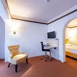 Contel 4* Κόμπλεντς