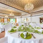 Contel 4* Κόμπλεντς